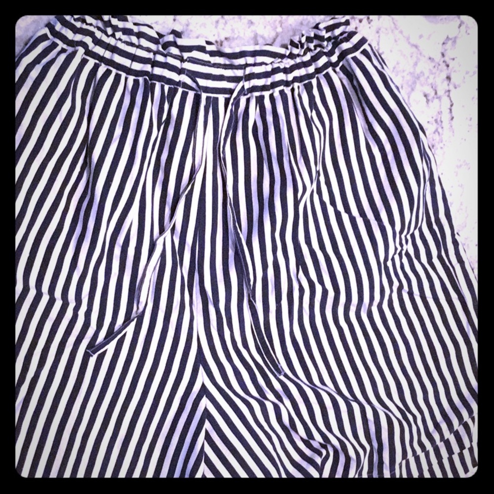 SILK HOUSE PAPERBAG WAISTBAND PIRATE GAUCHO SHORTS